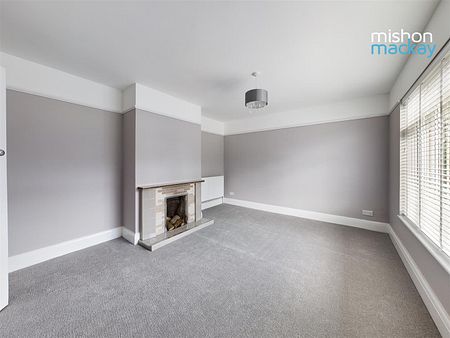 Modern three bedroom family home in a popular west Hove location. Offered to let un-furnished. Available 8th August 2024. - Photo 2