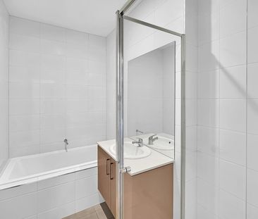 🏡 4-Bedroom House in Eynesbury - Photo 1