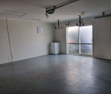 Modern Family Home, Beachlands - Photo 3