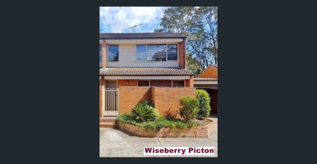 Two Bedroom Townhouse !! Great Location. - Photo 3