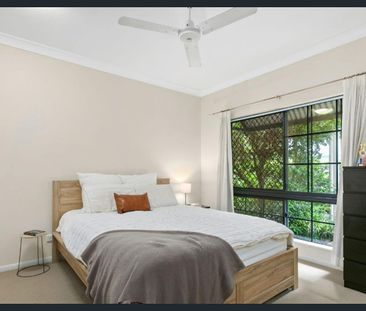 Modern 2 Bed, 2 Bath Unit with Private Yard & Patio – Freshwater Charm - Photo 4