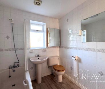 3 bedroom detached bungalow to rent - Photo 1