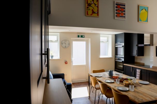 Longford Road Room 5 - Photo 1