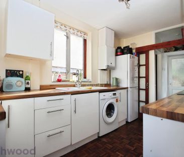 3 bedroom semi-detached house to rent - Photo 2