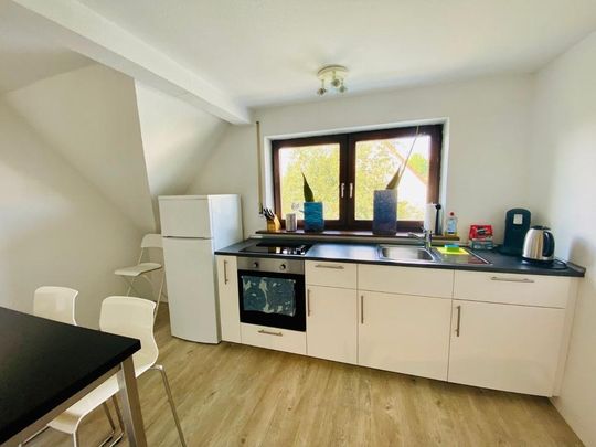 Neu-Ulm: Großes Zimmer mit Balkonzugang – für Frau in 3er WG - Photo 1