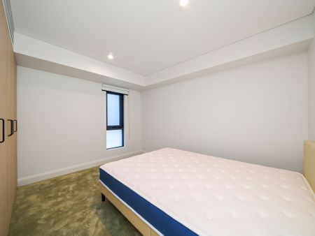 Brand New Large One Double Bedroom Apartment with Terrace - Photo 2