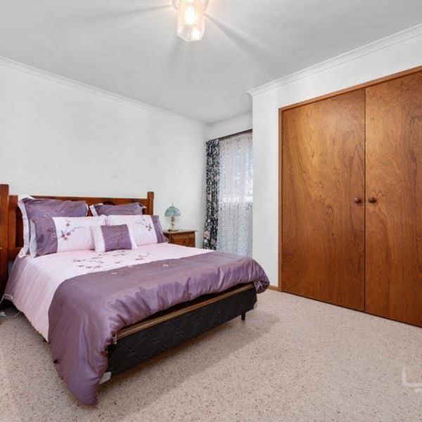 15 Paterson Court, BROOKFIELD - Photo 1