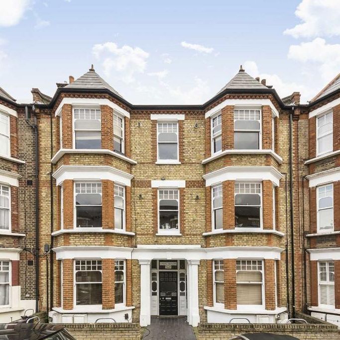 3 bedroom flat to rent - Photo 1