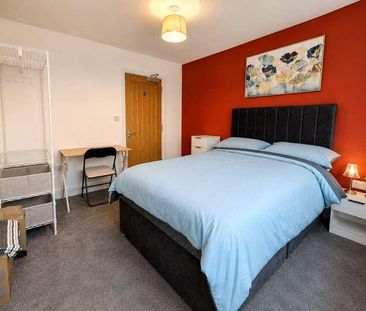 Royal Oak Road, Woking, Surrey, GU21 - Photo 1