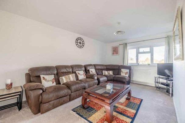 Clewer New Town, Windsor, SL4 - Photo 1