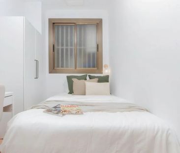 Plaça de Lesseps, Barcelona, Catalonia 08023 - Photo 1