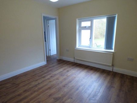 4 bedroom detached house to rent - Photo 3