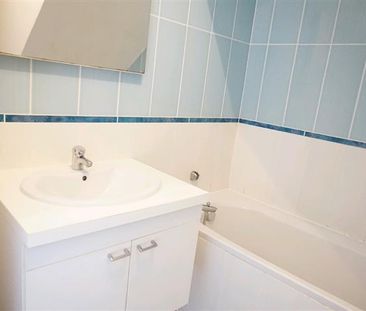 T2 BIS situé rue Caumartin dans une copropriétée neuve et calme. ré... - Photo 6