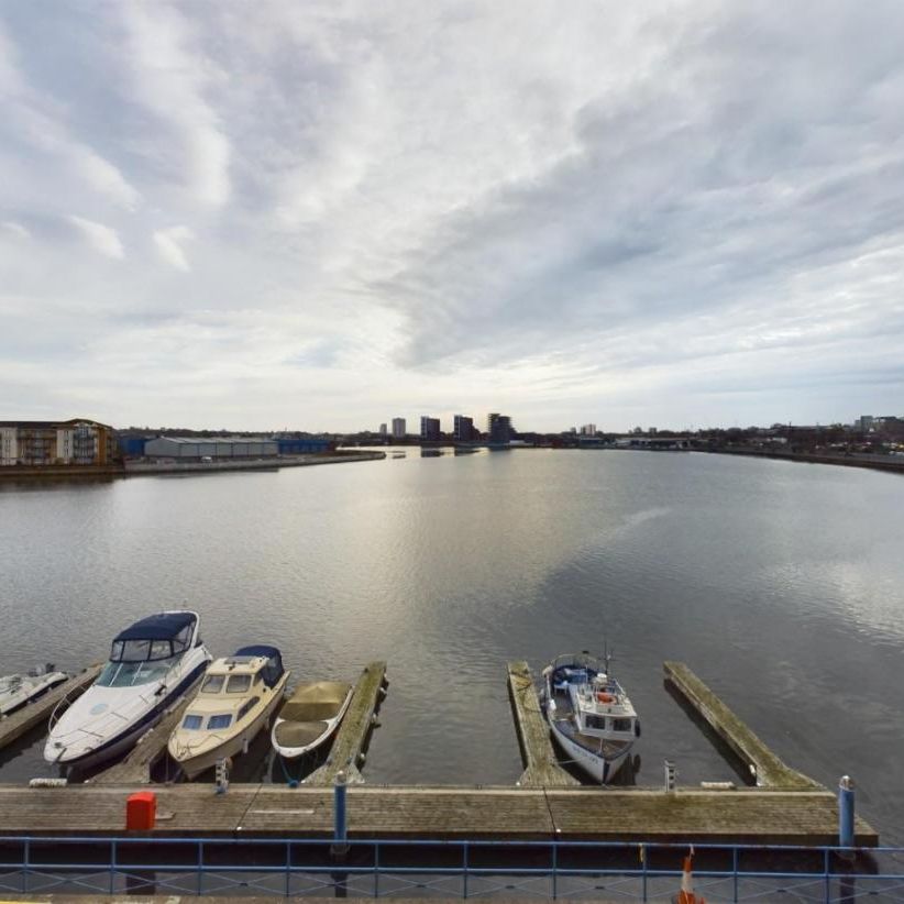 Quay 2000 Horseshoe Bridge, Southampton - Photo 1