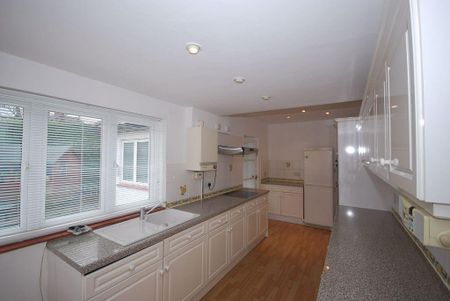 2 bedroom bungalow to rent - Photo 3