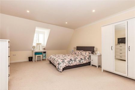 3 bedroom end of terrace house to rent - Photo 2