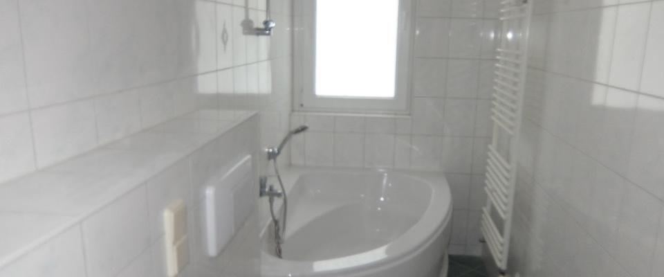 Hübsch gemacht für Sie ... Balkon, Eckbadewanne ... - Foto 1