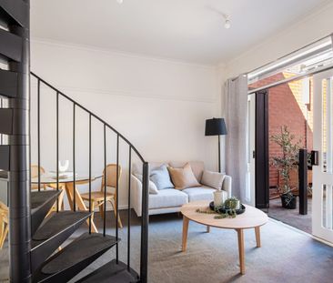 Stylish Living in a Prime South Melbourne Pocket - FULLY FURNISHED - Photo 2