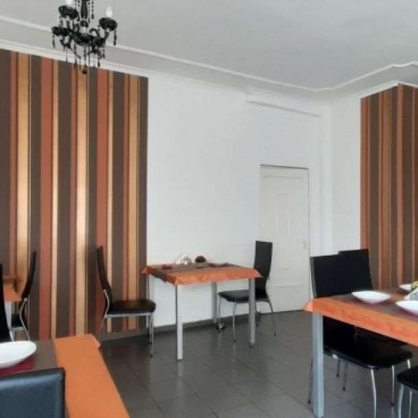 Belvárosi hotelben 4 ágyas szoba kiadó!. - Fotó 1