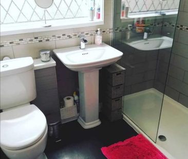 2 bedroom semi-detached bungalow to rent - Photo 4