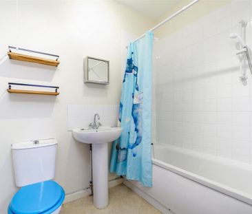 2 bedroom flat to rent - Photo 6