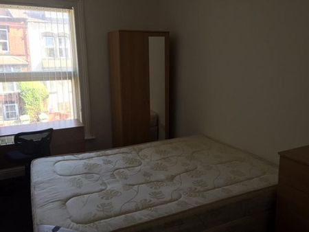 41 Brudenell Mount, Leeds, LS6 1HS - Photo 2