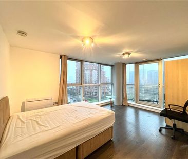 Blackwall Way, London - Photo 5