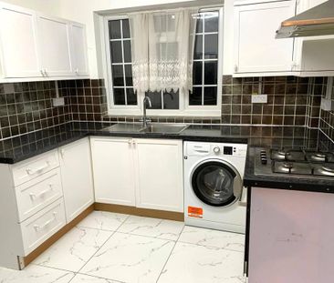 4 bedroom semi-detached house to rent - Photo 5