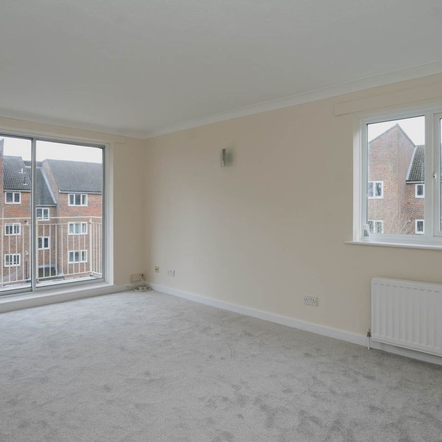 Asquith House, Banstead - Photo 1