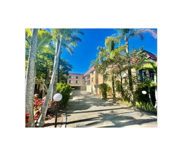 Coastal Convenience in the Heart of Mermaid Beach - Photo 1