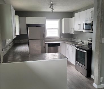 2124 ABBOTT 2 BEDROOMS - Photo 3