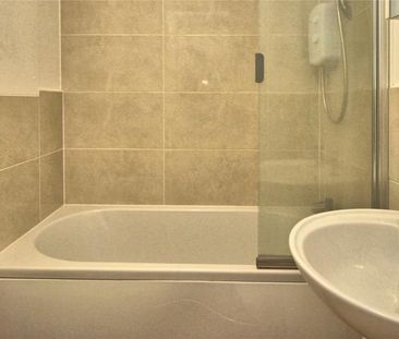 Tintagel Way, Woking, Surrey, GU22 - Photo 4