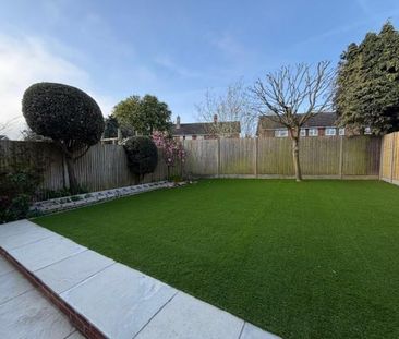 4 bedroom semi-detached house to rent - Photo 6