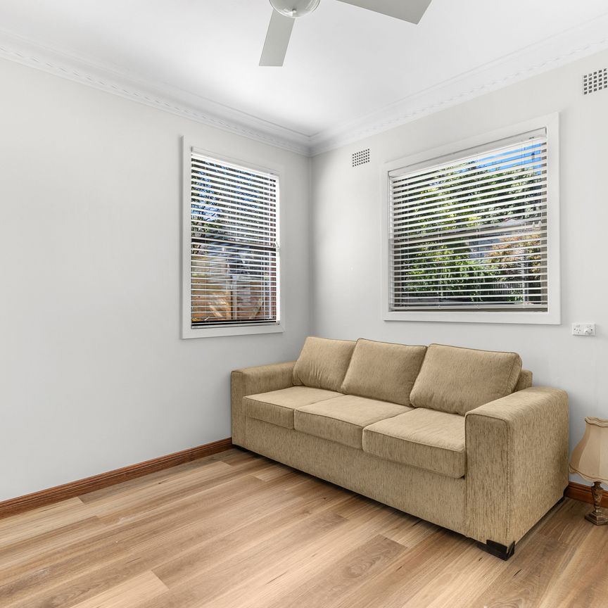 CHARMING 2-BEDROOM HOME WITH SUNROOM, LARGE GARDEN & REAR DECK - Photo 1