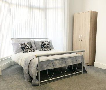 1 bedroom in a house share to rent - Photo 2