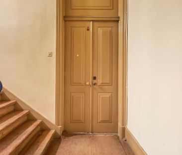 Room in a shared 7-bedroom apartment for rent in Lisbon - Foto 4