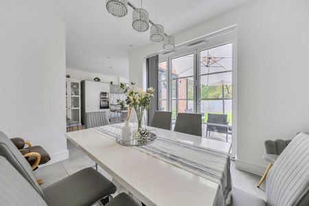 4 bedroom semi-detached house to rent - Photo 4