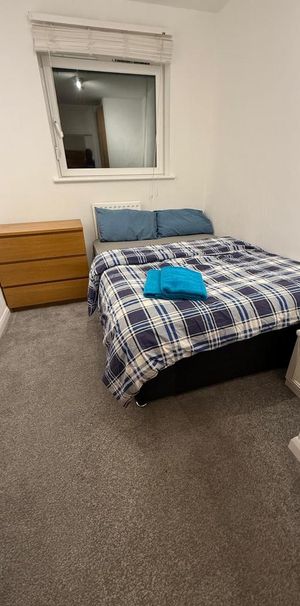 1 bedroom in a house share to rent - Photo 1