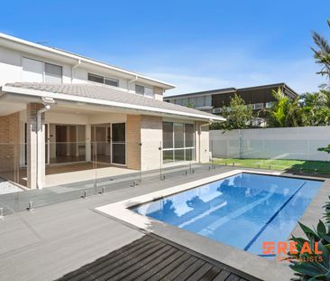 Banzai Street Retreat just Steps to the Ocean - Photo 4