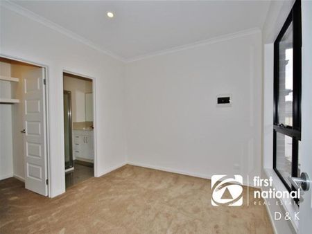 Single Level Home With Style and Space - Photo 3