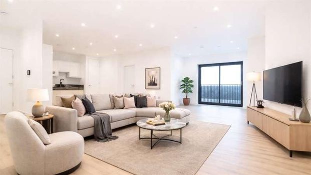 Maybank Road, London, E18 - Photo 1