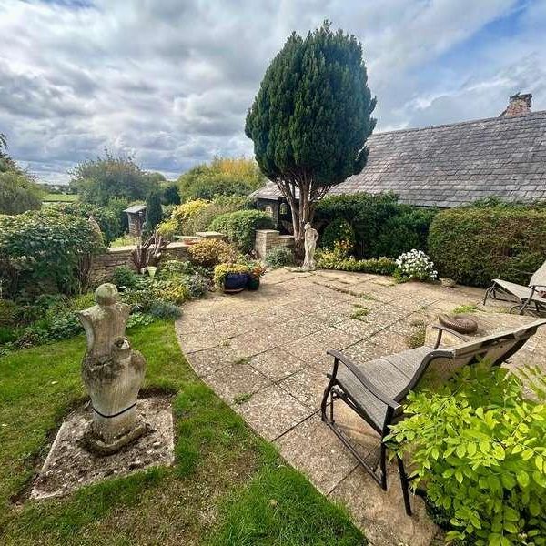 Market Square, Lechlade, GL7 - Photo 1