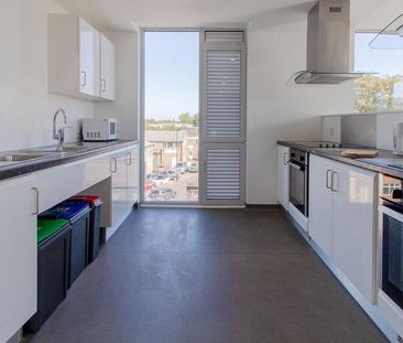 1 bedroom in a flat share to rent - Photo 5
