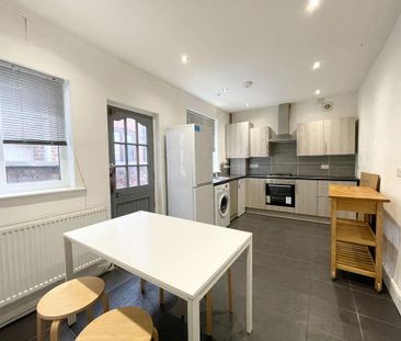 3 bedroom semi-detached house to rent - Photo 2