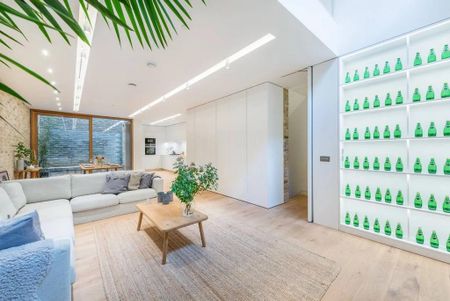 4 bedroom mews to rent - Photo 3