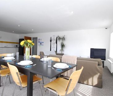 8 bedroom apartment to rent - Photo 1