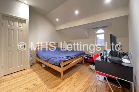 6 Bedroom Mid Terraced House for rent in Bennett Road - Photo 4