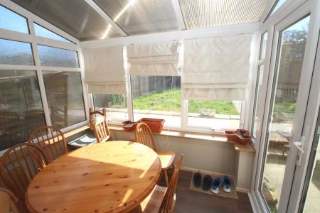 Wellbury Terrace, Leverstock Green, Hemel Hempstead, HP2 4NX, Herts - Photo 5