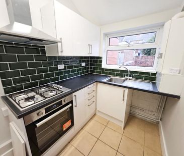 4 bedroom terraced house to rent - Photo 5