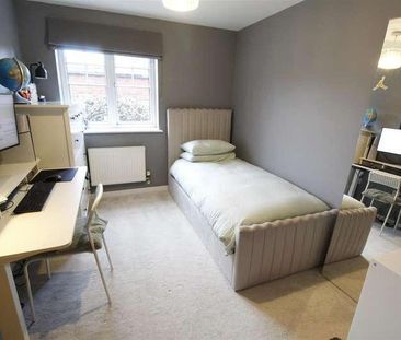 High Road, Byfleet, KT14 - Photo 4